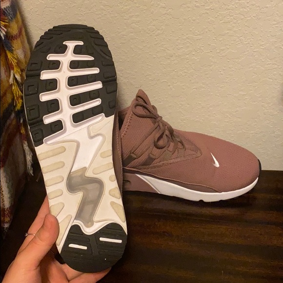 Nike shoes - Picture 2 of 6